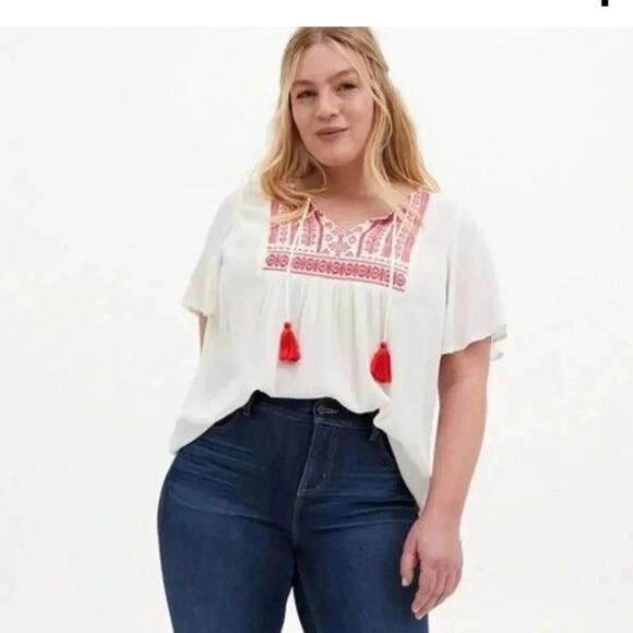 Torrid White Gauze Top with Red Embroidery in  excellent condition size00 - Picture 3 of 8